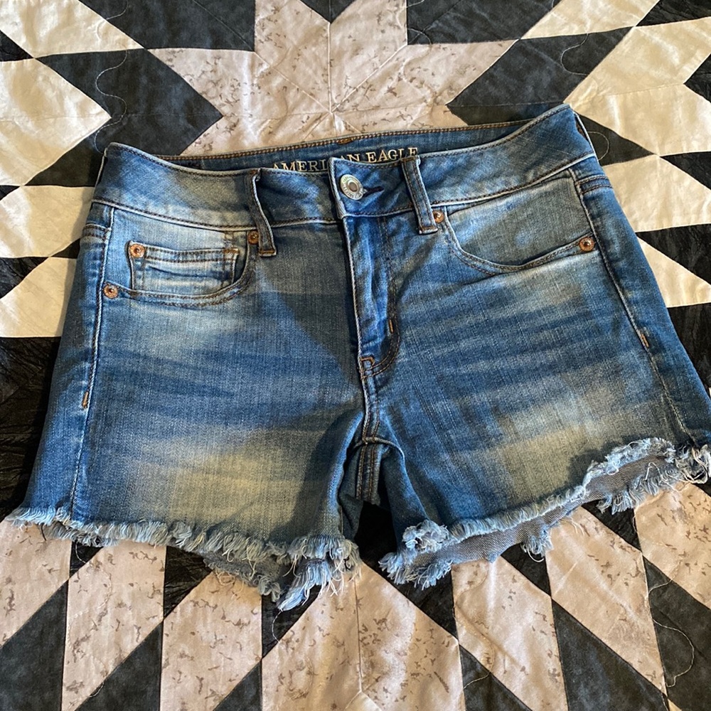 American Eagle MIDI super stretch shorts. Size 4.